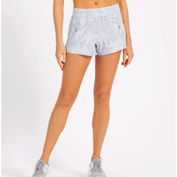 Vuori Dash Light Camo‎ Print Athletic Shorts Gray Size Medium - Picture 1 of 7